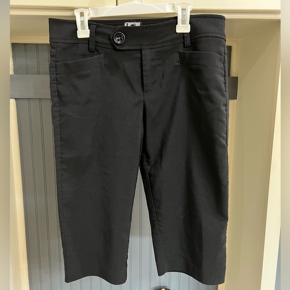 Women’s mid length black pants